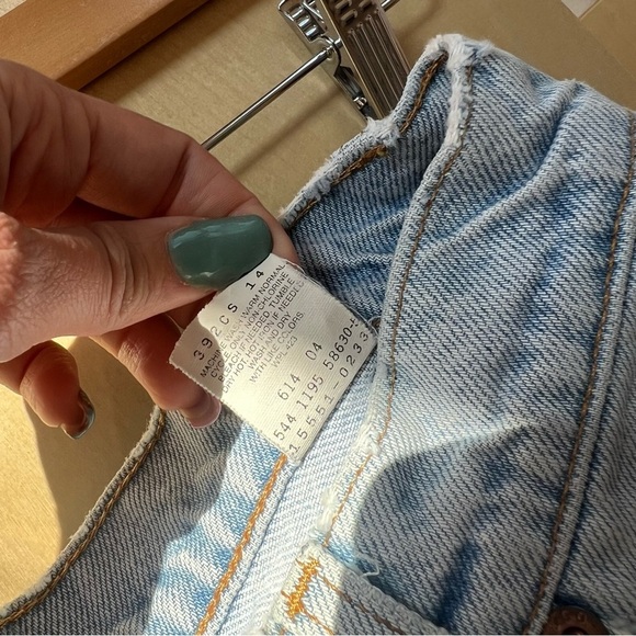 Vintage Levi's 551 Relaxed Fit Tapered Leg Light Wash Jean - Picture 10 of 11